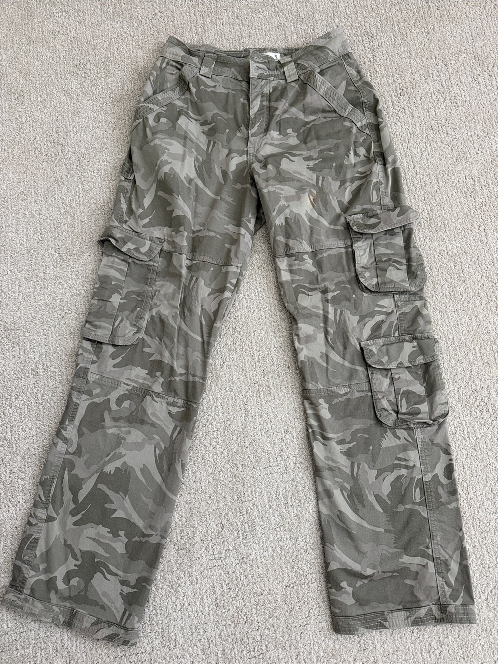 Abercrombie & Fitch Women’s Gray Green Camo Cargo Pants